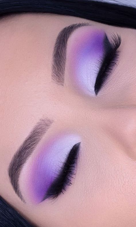 Light Blue And Purple Eye Makeup, Sweet 16 Makeup Lavender, Purple Quince Eye Makeup, Formal Purple Makeup, Prom Make Up Purple, Dark Purple Quince Makeup, Lavander Eyeshadow Look, Light Purple Smokey Eye Makeup, Light Purple Prom Makeup Looks