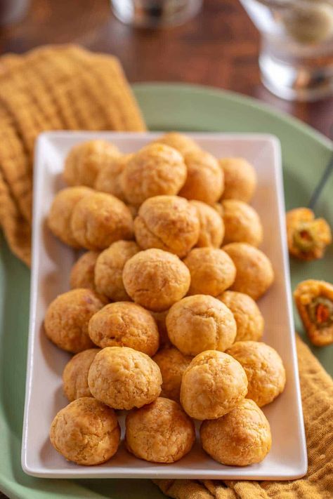 Olive Balls Recipe, Olive Balls, Baked Olives, Olive Appetizer, One Bite Appetizers, Hot Cheese, Make Ahead Appetizers, Classic Appetizers, Olive Recipes