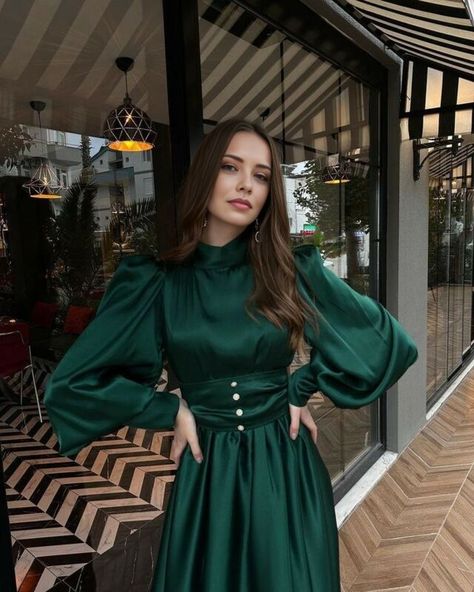 Elegant Green Dress Long Sleeve, Silk Long Dress Satin Hijab, Satin Green Dress Outfit, Modest Satin Dresses, Satin Dresses Hijab, Dark Green Silk Dress, Silk Dress Formal, Green Silk Maxi Dress, Farewell Dress