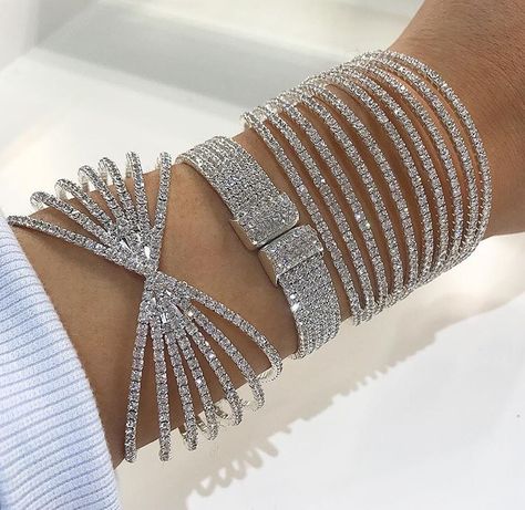 Pinterest @18Redhead Diamond Bangles, Expensive Jewelry Luxury, Diamond Bangles Bracelet, Bangles Jewelry Designs, Diamond Jewelry Designs, Expensive Jewelry, Diamond Bangle, Hand Jewelry, Girly Jewelry