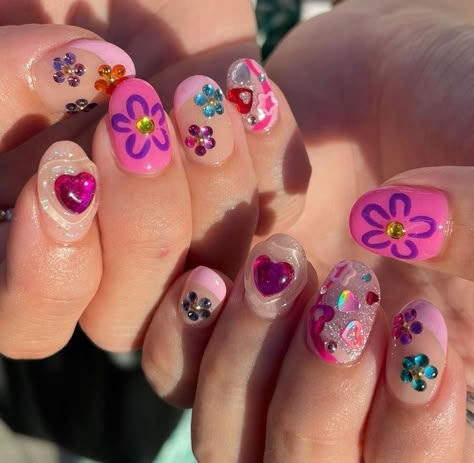 Makeup Nails Designs, Retro Nails, Hippie Nails, Vintage Nails, Cute Acrylic Nail Designs, Cute Gel Nails, Nails Only, Soft Nails, Minimalist Nails