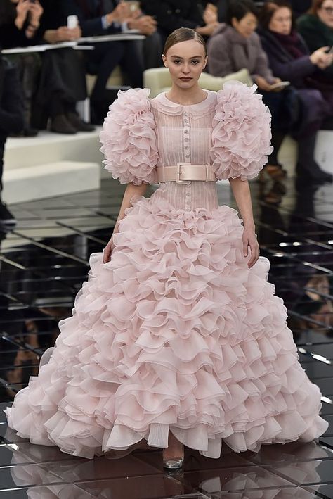 And last but not least, feast your eyes on this exquisite blush pink gown fit for a princess. Chanel Wedding Dress, Runway 2020, Dreamy Gowns, Chanel Runway, Designer Bridesmaid Dresses, Couture Looks, Chanel Haute Couture, Couture Week, Wedding Dress Trends