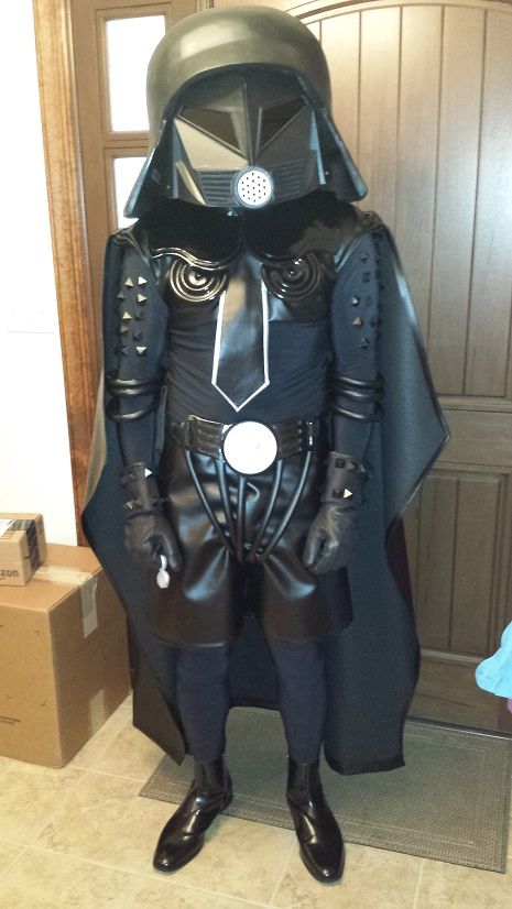 Spaceballs Halloween Costumes, Spaceballs Costume Diy, Spaceballs Costume, Dark Vader Halloween Costume, Diy Darth Vader Helmet, Dark Helmet Costume, Dark Helmet Spaceballs, Shredder Helmet Diy, Halo Costume