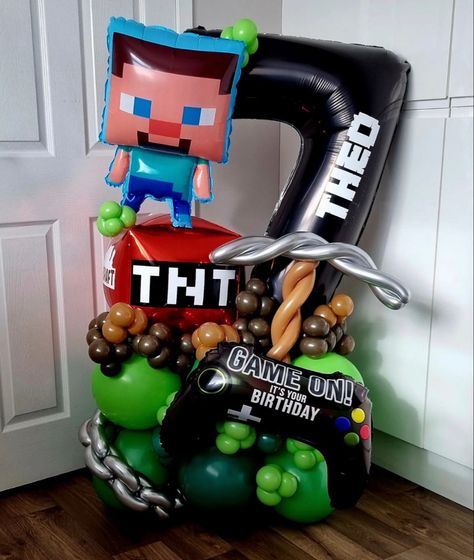 Gamer Balloon Bouquet, Minecraft Birthday Balloons, Minecraft Balloon Bouquet, Gamer Balloons, Minecraft Balloons, Diy Minecraft Birthday Party, Minecraft Party Decorations, 8th Birthday Cake, Balloon Tower