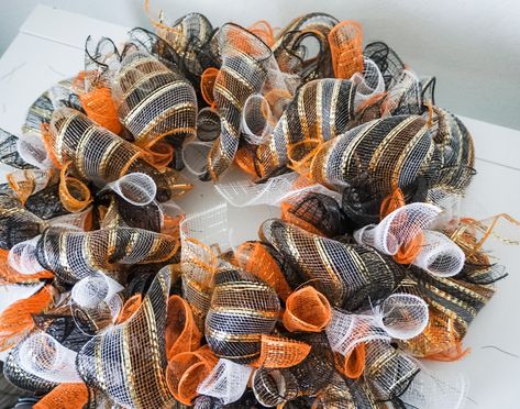 Decomesh Halloween Wreath, Deco Mesh Bubble Wreath, Deco Mesh Bubble Wreaths Diy, Deco Mesh Wreath Techniques, Deco Mesh On Grapevine Wreath, Deco Mesh Halloween Wreaths Diy, Burlap Mesh Wreaths Diy, Diy Halloween Wreath Tutorial, Deco Mesh And Ribbon Wreath Diy