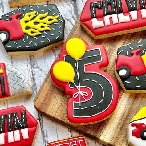 Race Car Cookies Decorated, Royal Icing Recipes, Moter Cycle, Sugar Cookie Recipe With Royal Icing, Vanilla Bean Sugar, Race Car Sets, Sports Cookies, Biscuit Ideas, Car Cookies