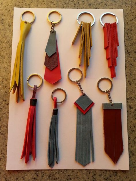 Leather Goods Ideas, Leather Keychain Ideas, Tassen Hanger, Art Du Cuir, Leather Accessories Diy, Leather Handbag Patterns, Diy En Cuir, Leather Tutorial, Leather Keychains