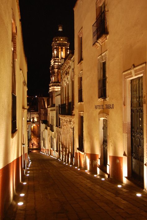 Zacatecas noche Latina Vibes, 7 Sisters, Mexican Architecture, Gorgeous Places, Mexican Home, Night Scenery, Italian Summer, City House, City Buildings