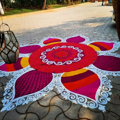 Suswagatam Rangoli, Diwali Rongali, Sanskar Rangoli, Rangoli Aesthetic, Sanskar Bharti Rangoli Designs, Simple Flower Rangoli, Rangoli Designs For Competition, Easy Rangoli Designs Videos, Indian Wedding Decor