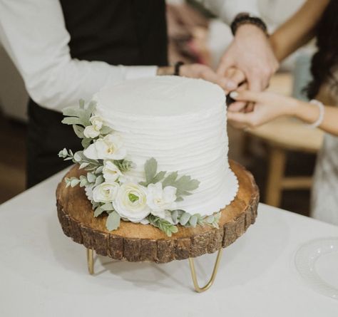 One Layer, simple wedding cake, rustic, florals, white and green wedding cake Wedding Cake 1 Layer, White And Green Wedding Cake, Cake Rustic, White And Green Wedding, Green Wedding Cake, Wedding Cake Rustic, Rustic Wedding Cake, Simple Wedding Cake, Simple Wedding