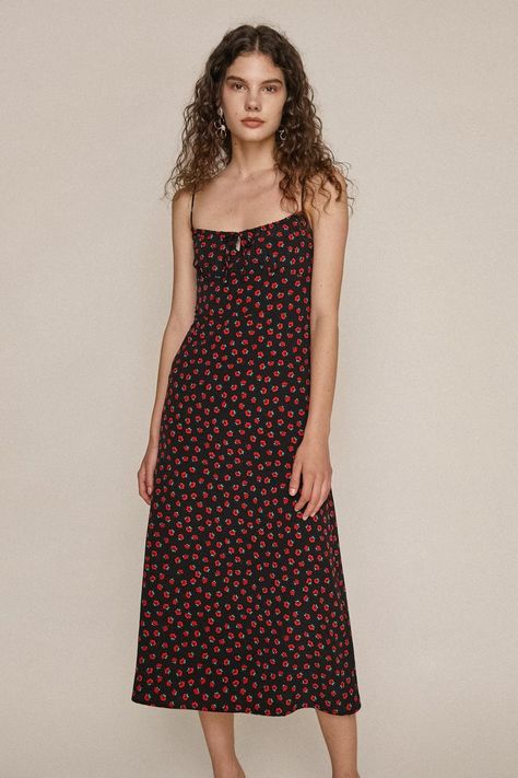 Spaghetti Straps Dress, Modest Midi Dress, Straps Dress, Cute Modest Outfits, Fashion Things, Summer Black Dress, Black Floral Print, Chic Dresses, Spring Style