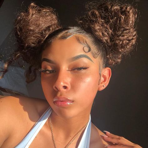 Edges🐉 on Instagram: “Skin & Space Buns🍬| If viewing follow @edges.woahh 🥵 . Follow @edges.woahh for more🎨 . Send in your videos & pictures 🍦! #edges…” Space Buns, Cute Curly Hairstyles, Braid Ideas, Long Straight Hair, Baddie Hairstyles, Light Skin, Curly Hair Styles Naturally, Straight Hair, Womens Haircuts