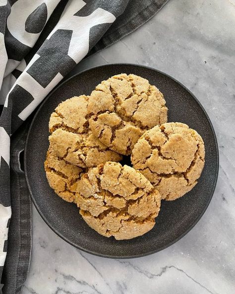 kinako sugar cookies Roasted Soybeans, Japanese Dessert Recipes, Japanese Cookies, Easy Cookie Recipe, Yummy World, Matcha Cookies, Sugar Cookie Recipe, Japanese Dessert, Sweet Cookies