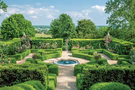 Backyard Landscapes, Boxwood Landscaping, Lakeside Garden, Colonial Garden, Boxwood Garden, Tattoo Plant, Southern Garden, Garden Inspo, Cottage Garden Design