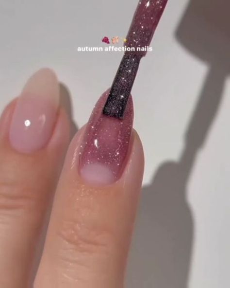 Nailart and fashion on Instagram Minimalist Nail Art, Minimalist Nails, Chrome Nails, Best Acrylic Nails, Valentines Nails, Nail Manicure, French Nails, Glue On Nails, White Nails