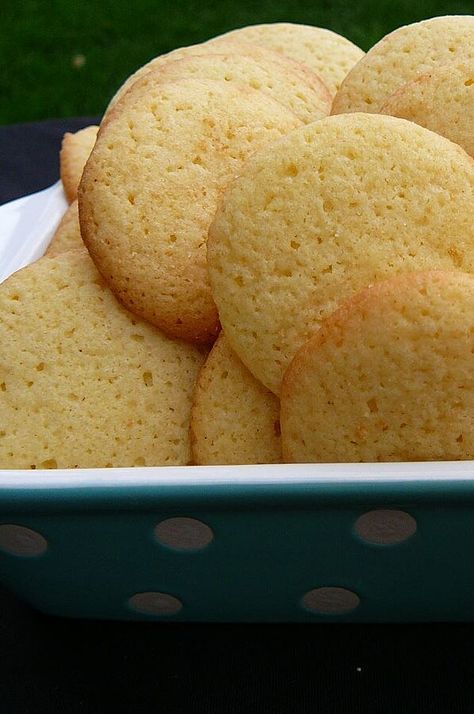 Vanilla Wafers II | "Delicious, crispy, buttery little cookies! I followed the recipe exactly." #snacks #snackrecipes #snackideas Quick Easy Salad, Christmas Butter, Types Of Cookies, Slow Cooker Soups, Recipes Mediterranean, Vanilla Wafer, Recipes Slow Cooker, Popular Cookies, Homemade Vanilla Extract