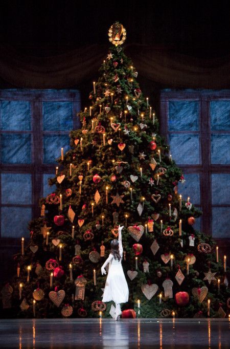 The Nutcracker with Nuñez and Soares, Royal Ballet, Covent Garden, December 2012. Victoria Aesthetic, Nutcracker Aesthetic, Nutcracker Christmas Tree, The Nutcracker Ballet, The Royal Ballet, Christmas Dreaming, Nutcracker Ballet, Royal Ballet, The Nutcracker