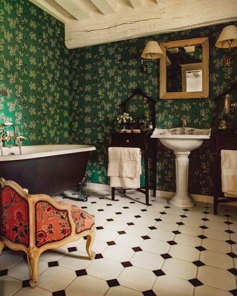 Eclectic French Country, Black And White Tile, Pretty Bathrooms, Deep Soaking Tub, Bathroom Trends, Bathroom Design Luxury, French Countryside, Vintage Eclectic, French Country House