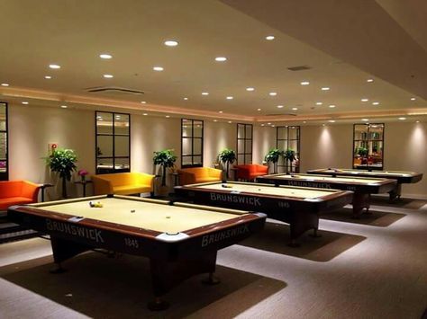 Now that is a beautiful upscale pool hall, I wanna go there. Snooker Cafe Interior, Billard Club Design, Modern Billiard Room, Luxury Billiard Room, Pool Hall Decor, Pool Hall Ideas, Double Room Hotel, Billiards Room Decor, Billiards Bar