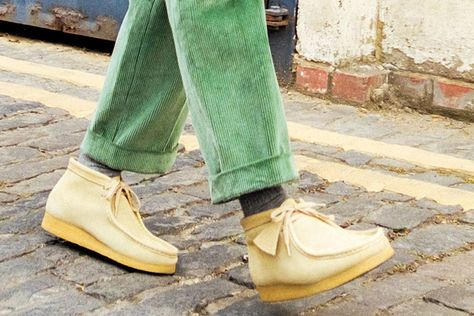 Wallabees Outfit Men, Clarks Wallabees Outfit, Clarks Wallabees Men, Wallabees Outfit, Mens Street Style Summer, Boots Men Outfit, Clarks Wallabee, Porsche 550, Gentleman Aesthetic