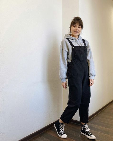 Form Follows Function Design, Denim Jumpsuit Outfit, Dungarees Outfits, Aesthetic Hijab, Tomboy Femme, Form Follows Function, Jumpsuit Outfit, Stylish Work Outfits, Fashion Videos