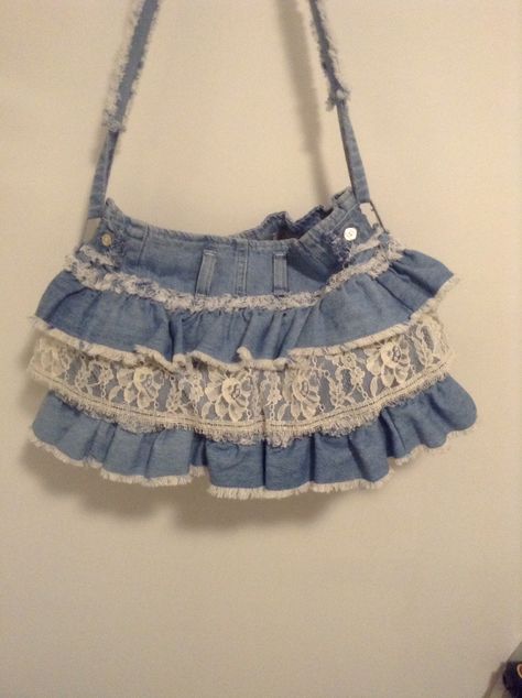 Jean Thrift Flips, Upcycle Clothes Diy, Recycle Jeans, Upcycled Fashion, Sewing Design, Diy Sewing Clothes, Pretty Bags, Denim Bag, Cute Bags