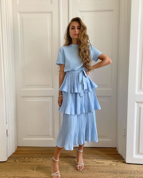 Pale Blue Dress, Mode Dope, Blue Dress Outfits, Pale Blue Dresses, Baby Blue Dress, Paris Dress, Baby Blue Dresses, Paris Dresses, Light Blue Dresses