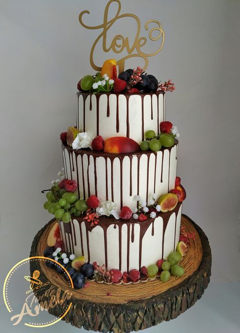 Drip Wedding Cake, Cake Decorated With Fruit, Fruit Cake Design, Bake Ideas, Wedding Cake Centerpieces, Wedding Cake Options, Kitkat Cake, Cake Structure, Cakes Decorated