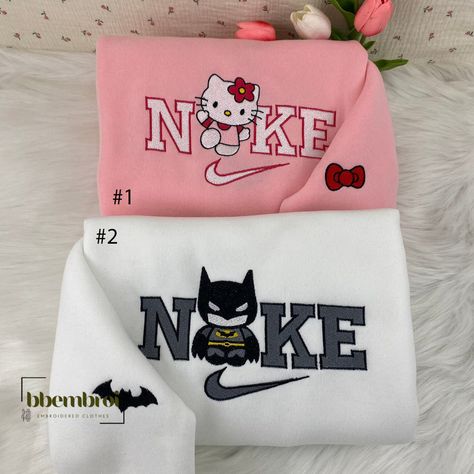 Kitty And Batman Nike Embroidered Sweatshirt Check more at https://bbembroid.com/product/kitty-and-batman-nike-embroidered-sweatshirt/ Hello Kitty And Batman Couple, Batman Couple, Hello Kitty Batman, Nike Embroidered Sweatshirt, Matching Hoodies For Couples, Kitty Clothes, Hello Kitty Clothes, Matching Hoodies, Matching Costumes