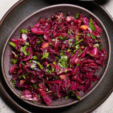 Sweet & Sour Braised Cabbage Red Cabbage Apple, Sweet And Sour Cabbage, Sour Cabbage, Red Cabbage Recipes, Braised Red Cabbage, Braised Cabbage, Xmas Dinner, Jamie Oliver Recipes, Vegetarian Cabbage