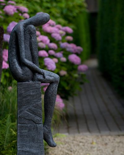 Designed by Andy Sturgeon photo credit: Helen Fickling Sculpture Inspiration, Concrete Sculpture, Garden Sculptures, Modern Garden Design, Love Garden, Outdoor Inspirations, Outdoor Sculpture, Gorgeous Gardens, Sculpture Installation