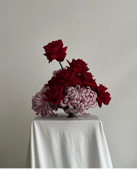 Dramatic Wedding Florals, Abstract Floral Arrangements, Florist Branding, Red Flower Arrangements, Coffee Table Arrangements, Land Design, Flower Installation, Design Illustrations, Rose Arrangements