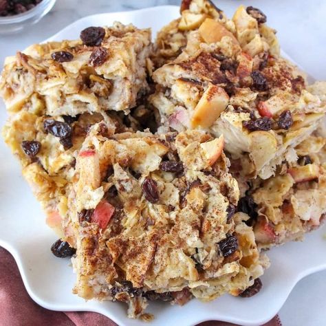 Apple Kugel, Matzah Recipes, Matzo Brei, Passover Desserts, Almond Crunch, Matzo Meal, Passover Recipes, Kosher Recipes, Dried Apples