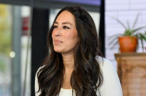 Joanna Gaines’ diet is surprisingly easy to follow - AOL Lifestyle Joanna Gaines Hair, Magnolia Network, Hgtv Star, Military Honor, Teen Daughters, Chip And Joanna Gaines, Family Affair, Joanna Gaines, Plant Lady