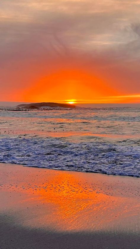 South African Beaches | Cape Town sunsets 🇿🇦 1/5/2024 | Facebook Summer In Cape Town, Cape Town Sunset, South African Sunset, Cape Town Beach, South Africa Beach, African Beach, Africa Sunset, Sea Point, Durban South Africa