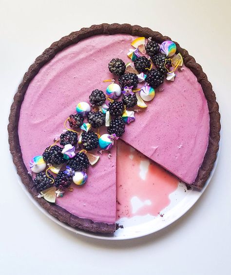 Chocolate Berry Tart, Chocolate Tart With Oreo Crust, Dark Chocolate Tart Recipe, Blackberry Mousse Tart, Rustic Berry Tart, Key Lime Tarts, Mini Meringues, Lime Tart, Dark Chocolate Almonds