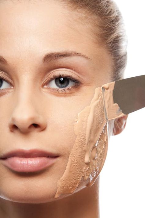 We all do it! We're not born knowing how to make the best out of our makeup and beauty products. Avoid beauty mistakes women make that nobody will tell you. Common Makeup Mistakes, Beauty Mistakes, Apply Mascara, Makeup Mistakes, Beauty Make-up, Flawless Face, How To Apply Makeup, The Skin, Beauty Trends