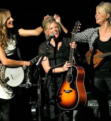 Dixie Chicks The Dixie Chicks, Natalie Maines, Chicago Trip, Dixie Chicks, The Chicks, Country Bands, Lady Antebellum, Album Of The Year, Hot Spots