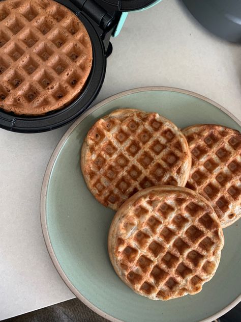 Aesthetic Food Breakfast, Making Waffles, Making Aesthetic, Eggo Waffles, Jelly Doughnuts, How To Make Waffles, Food Breakfast, School Food, Sweet Breakfast