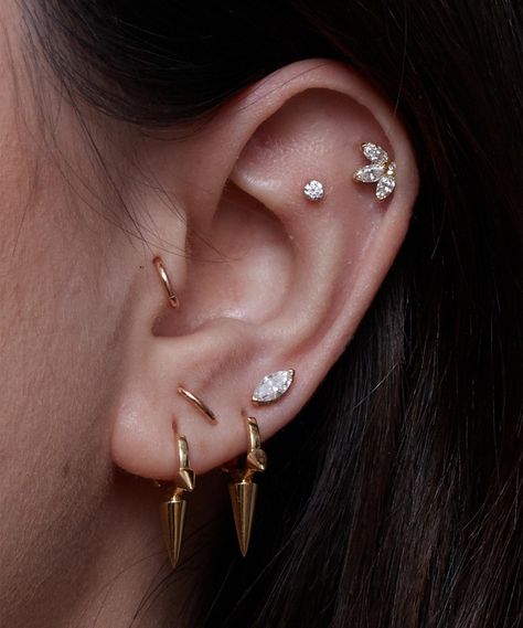 Maria Tash Earrings, Ear Curation, Diamond Stud Earring, Cool Ear Piercings, Flower Silhouette, Maria Tash, Earrings Inspiration, Cartilage Piercing, Ear Cuffs