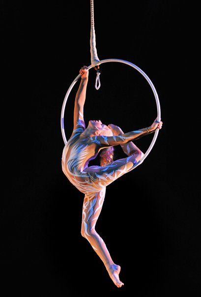 Aerial Hoop Lyra, Aerial Gymnastics, Aerial Costume, Circus Aesthetic, Day Of Dead, Hoop Dance, Aerial Acrobatics, Boris Vallejo, Circus Performers