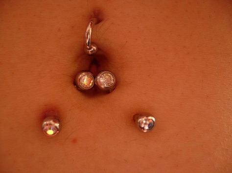 Triple Navel Piercing, Triple Belly Piercing, Different Types Of Belly Button Piercing, Triple Belly Button Piercing, Types Of Belly Button Piercings, Piercings Chart, Different Types Of Piercings, Tramp Stamps, Pretty Body