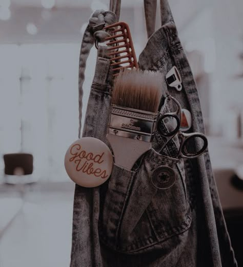 Hair Dresser Aesthetic Wallpaper, Hair Salon Aesthetic Wallpaper, Hair Dresser Pictures, Hairstylist Asthetic Picture, Hair Stylist Aesthetic Job, Cosmetologist Graduation Pictures, Aesthetic Salon Pictures, Hair Dresser Photography, Hairstylists Aesthetic