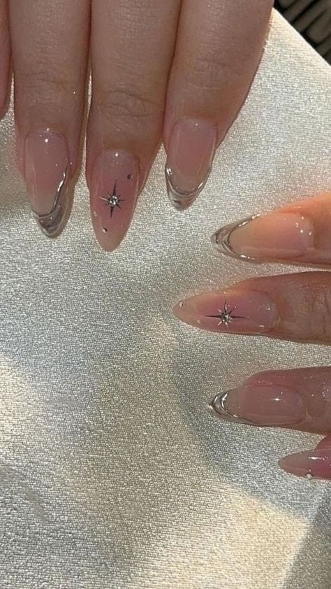 Peso Pluma Nails Ideas, Nail Silver Design, Nails Ideas 2024, Nail Ideas 2024, Easy Almond Nails, Nails Inspo 2024, Cool Nail Inspo 2024, Silver Design Nails, Nails With Silver Design