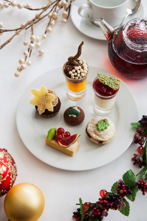 Christmas Afternoon Tea Ideas, Christmas High Tea, Brunch Friends, Evening Food, Christmas Afternoon Tea, Christmas Tea Party, English Afternoon Tea, Tea Party Table, French Breakfast