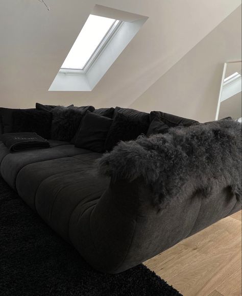 Cloud Couch Aesthetic, Black Cloud Couch, Couch Aesthetic, Colonial Chic, Cloud Couch, Modern Interior Decor, Black Furniture, Modern Art Deco, Apartment Inspiration