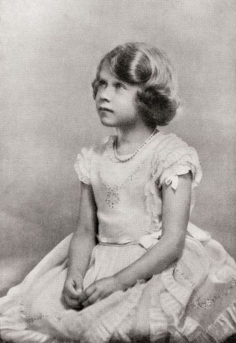 Princess Elizabeth, future Queen Elizabeth II, seen here in 1928 aged 6 Prince William Birthday, Vévodkyně Kate, Queen Elizabeth Photos, Princ Harry, Young Queen Elizabeth, Kate Middleton And Prince William, Royal Family England, Elisabeth Ii, Princess Elizabeth