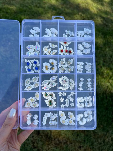 100 pieces White Handmade 3D Acrylic Flower Nails Acrylic Flowers On Nails, 3d Acrylic Flowers, Hawaiian Flower Nails, Nails Regular, Pink Flower Nails, Nails Flowers, 3d Flower Nails, Nail Bed, Acrylic Flower