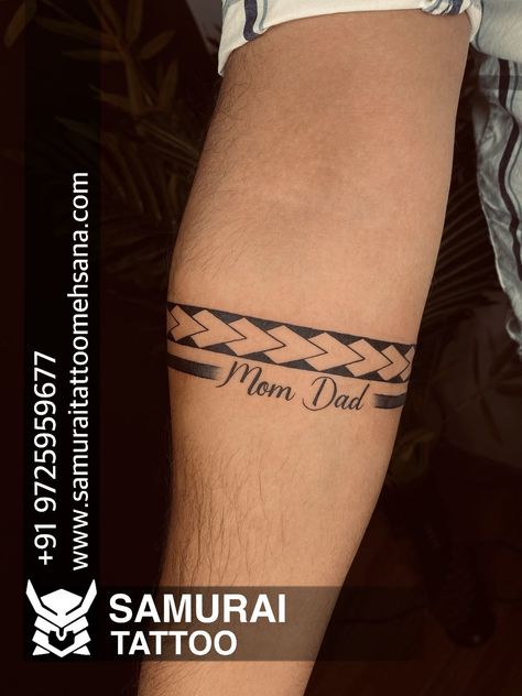 Band Tattoo Designs With Name, Mom Band Tattoo Design, Name Band Tattoo Design, Band Tattoo With Name, Small Tattoos For Boys, Boys Tattoo Design, Tattoo For Boys, Tato Nama, Boys Tattoo