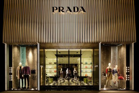 Prada flagship store by Roberto Baciocchi Osaka Japan 04 Prada Store, Design Café, Japan Store, Shop Window Design, Shop Front Design, Retail Design Blog, Shop Front, Osaka Japan, Shop Window Displays